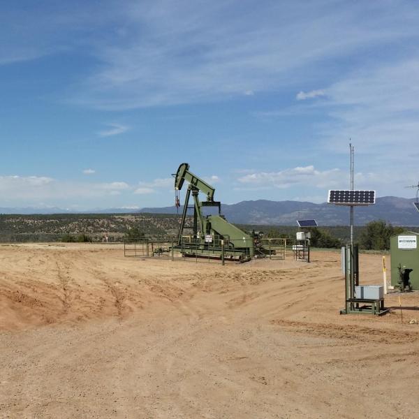 Surfaces equipment at an oil and gas extraction site in the San Juan Basin. (Photo: Gabrielle Pétron/CIRES)