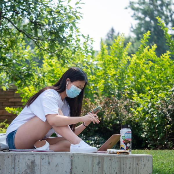 Students, wearing facial coverings and practicing proper social distancing protocols, participate in classes and study on the first day of the 2020 fall semester on the CU Boulder campus. (Glenn Asakawa/University of Colorado)