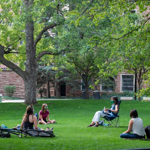 Professor Tina Pittman leads a clinical psychology practicum for graduate students in a courtyard near Ketchum Arts and Sciences building. Students, staff and faculty, all wearing facial coverings and practicing proper social distancing protocols, participate in classes and study on the first day of the 2020 Fall semester on the CU Boulder Campus. (Photo by Glenn Asakawa/University of Colorado)