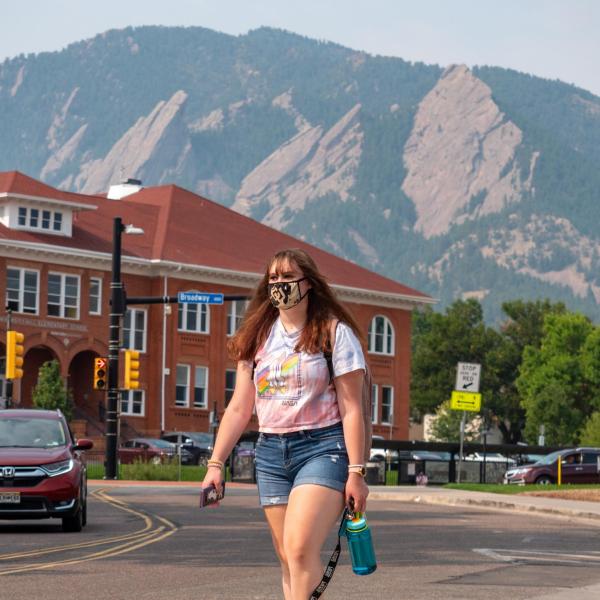Students, staff and faculty, all wearing facial coverings and practicing proper social distancing protocols, participate in classes and study on the first day of the 2020 Fall semester on the CU Boulder Campus. (Photo by Glenn Asakawa/University of Colorado)