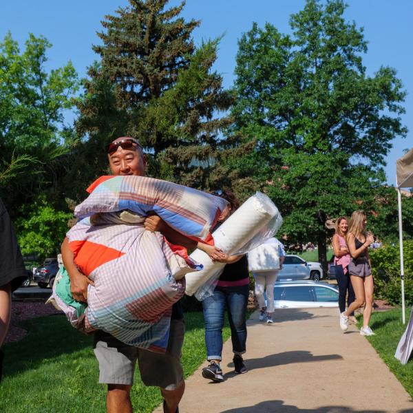 First-year students, parents, staff and volunteers welcome each other back to CU Boulder on Monday, Aug. 16, 2021. (Photo by Patrick Campbell/University of Colorado)