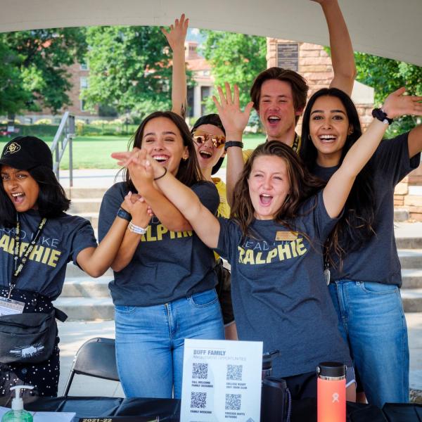 First-year students, parents, staff and volunteers welcome each other back to CU Boulder on Monday, Aug. 16, 2021. (Photo by Patrick Campbell/University of Colorado)