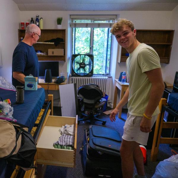 First-year students, parents, staff and volunteers welcome each other back to CU Boulder on Monday, Aug. 16, 2021. (Photo by Patrick Campbell/University of Colorado)