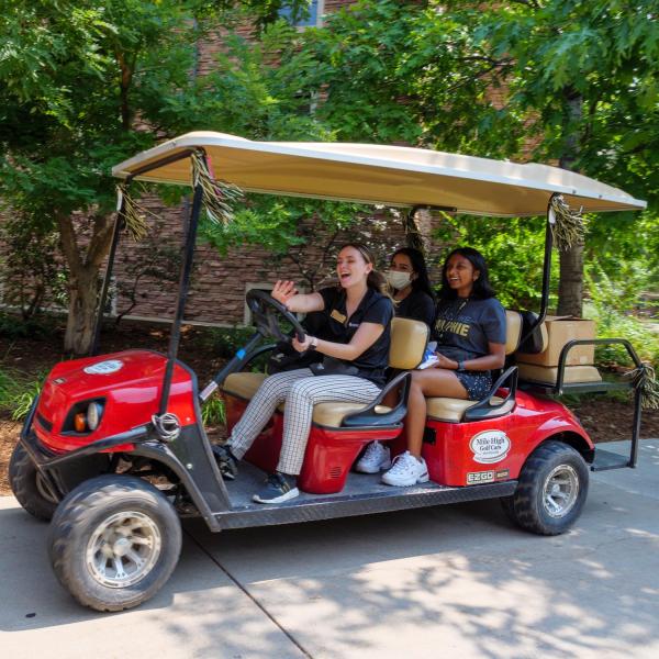 First-year students, parents, staff and volunteers welcome each other back to CU Boulder on Monday, Aug. 16, 2021. (Photo by Patrick Campbell/University of Colorado)