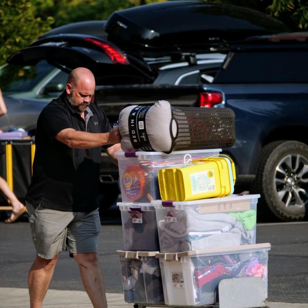 First-year students, parents, staff and volunteers welcome each other back on the CU Boulder campus in the Williams Village Complex on Monday, Aug.16, 2021. (Photo by Glenn Asakawa/University of Colorado)