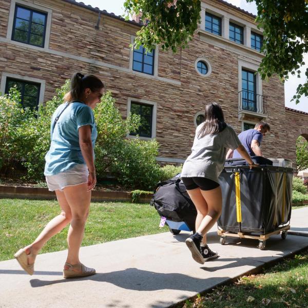 Students, parents and staff move in on Tuesday, Aug. 17, 2021. (Photo by Glenn Asakawa/University of Colorado)