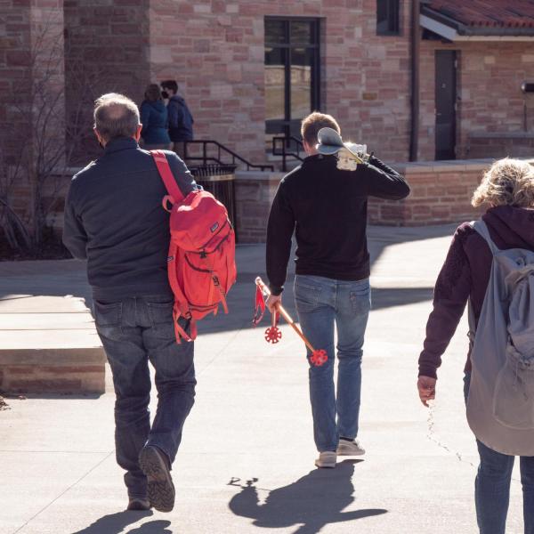 Parents help their student move back into the Kittredge residence hall complex on Feb. 7, 2021. (Photo by Glenn Asakawa/University of Colorado)