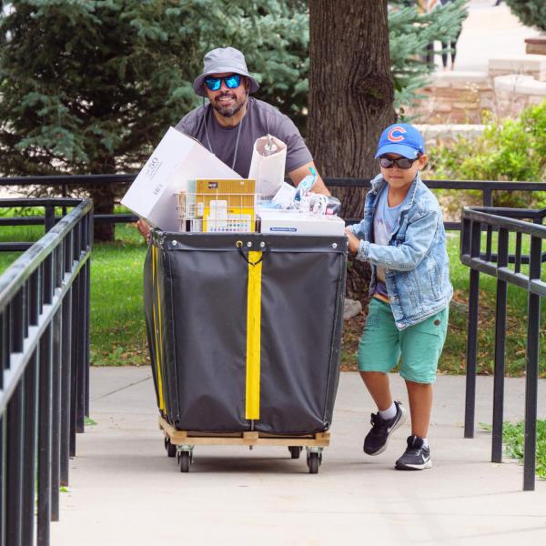 Scenes from move-in 2022