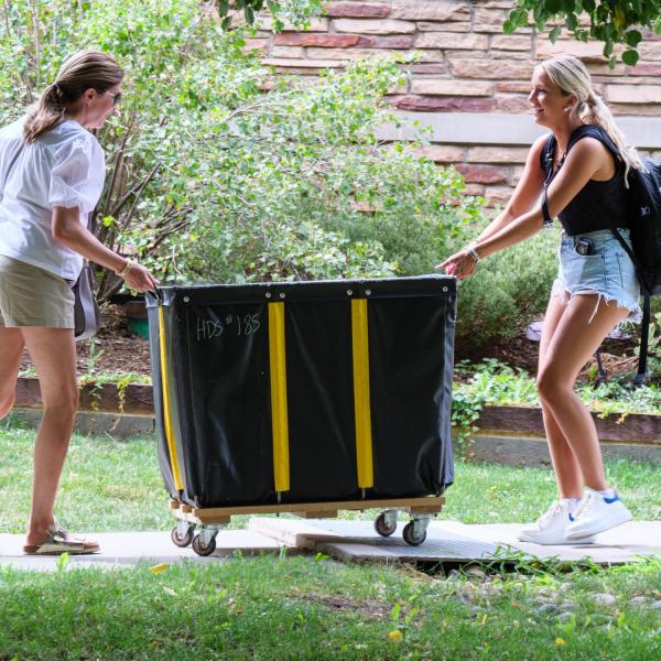 Scenes from move-in 2022