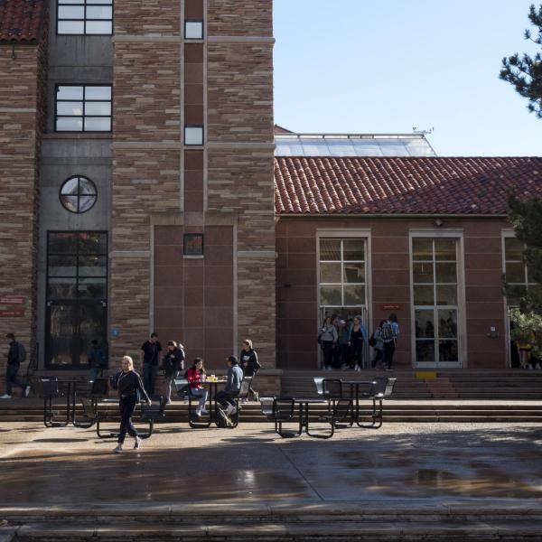 Students stop for lunch outside of Cristol Chem. Photo by Patrick Campbell.