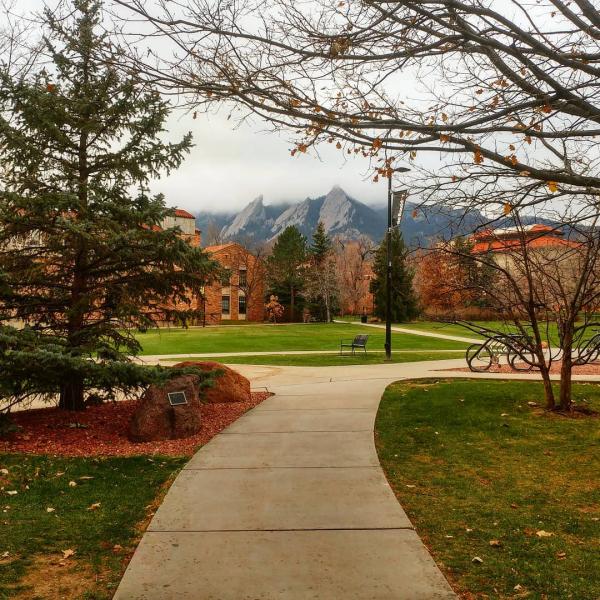 Such a wonderful frame for #flatirons | Credit @lucartesini