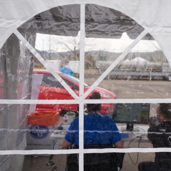 King Soopers partnered with the Colorado Emergency Operations Center to offer free COVID-19 drive-thru testing at the CU Boulder campus. (Photo by Patrick Campbell/University of Colorado)