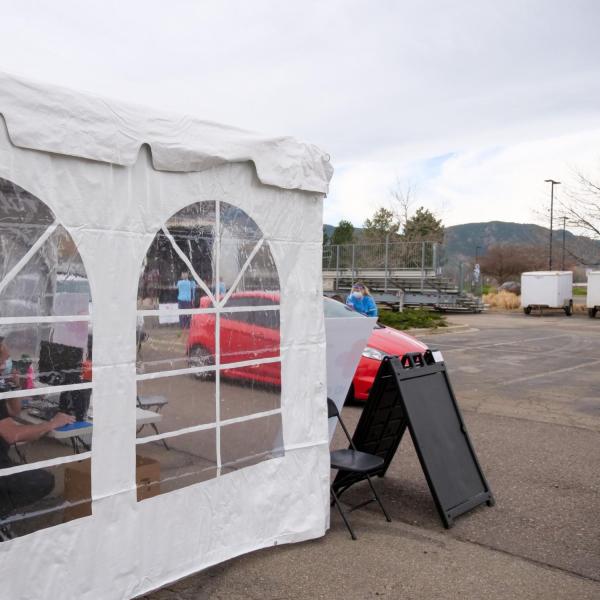 King Soopers partnered with the Colorado Emergency Operations Center to offer free COVID-19 drive-thru testing at the CU Boulder campus. (Photo by Patrick Campbell/University of Colorado)