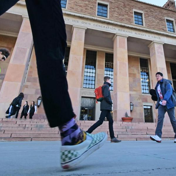 Students make their way past Norlin Library on the first day of classes for spring 2020 at CU Boulder. (Photo by Casey A. Cass/University of Colorado)