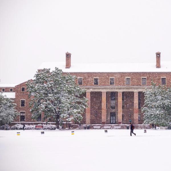 Students make their way to class during the first snowfall of the year on Oct. 10, 2019. (Photo by Patrick Campbell/University of Colorado)