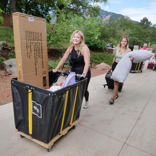 Scenes from move-in 2022