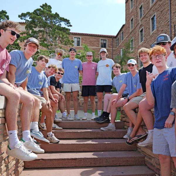 New students arrive on campus with the help of family and volunteers