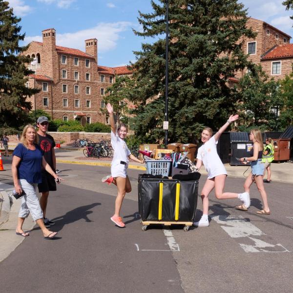 Students and parents move belongings into Willard Hall during the first day of move-in. (Photo by Patrick Campbell/University of Colorado)