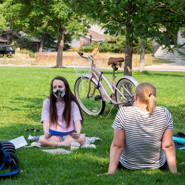 School of Education students meet at Bear Creak Park in South Boulder for an outdoor classroom session. (Photo by Patrick Campbell/University of Colorado)