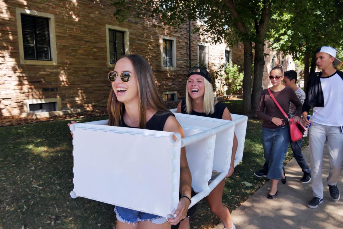 A scene from CU Boulder Move-In 2016.