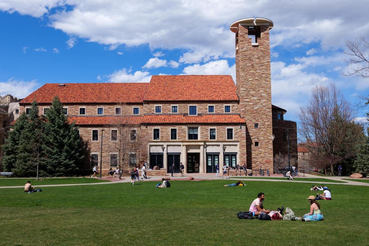 Students enjoy a warm spring day on campus