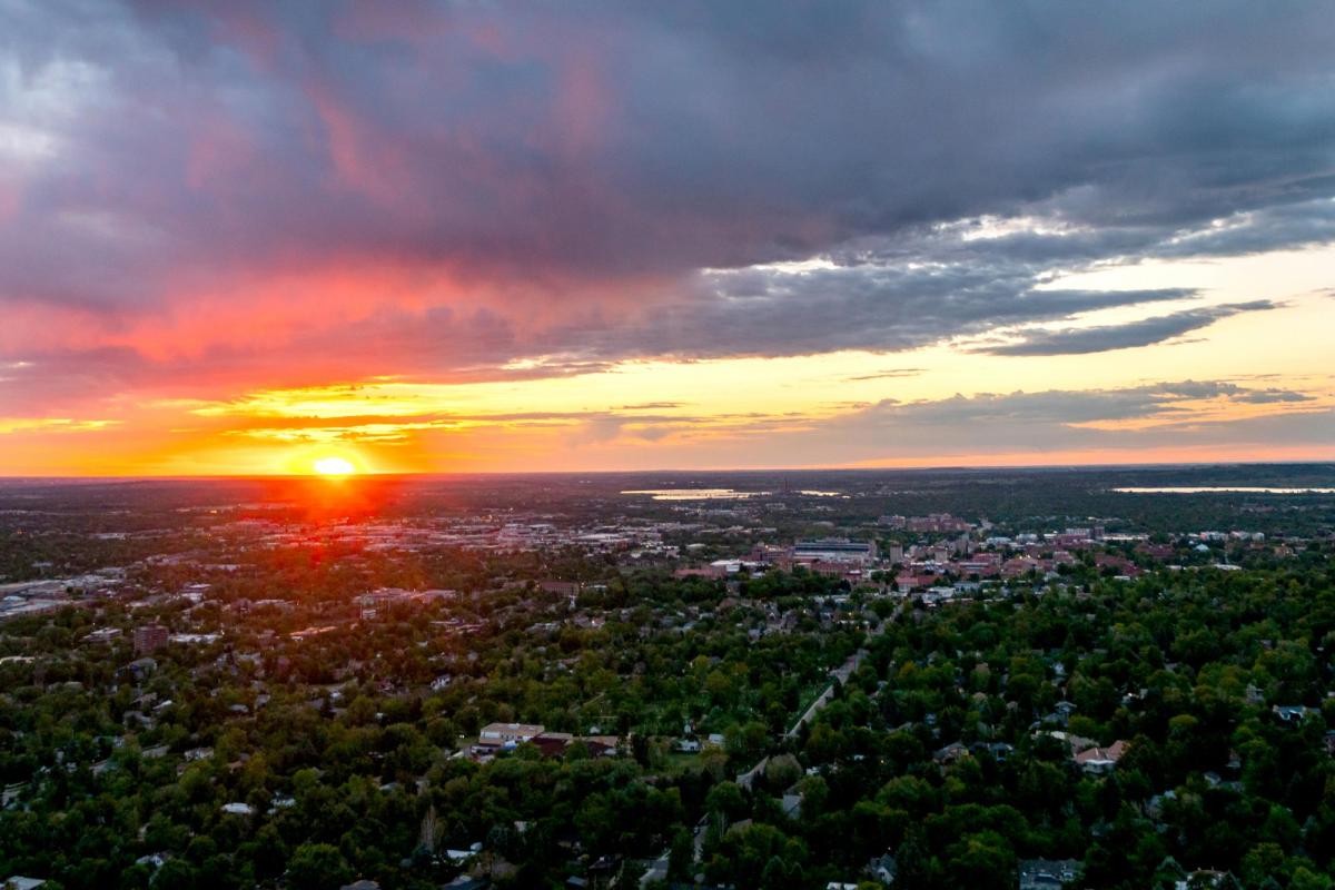 The sun rising in the early morning to the east of Boulder