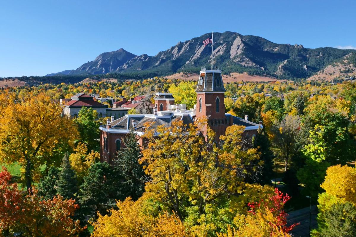 Autumn colors on the CU Boulder campus (Casey Cass)