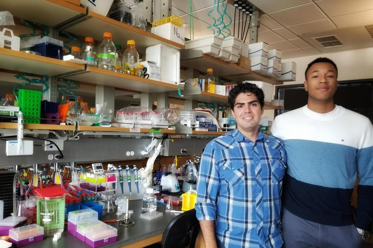 Giancarlo Bruni and Thomas J. Yao in the Joel Kralj Lab at CU Boulder