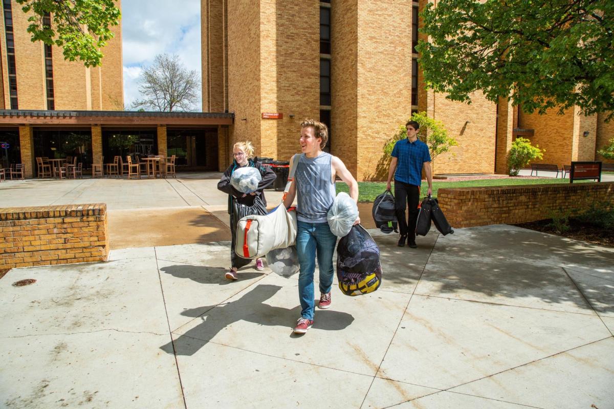 Students moving out of the residence halls