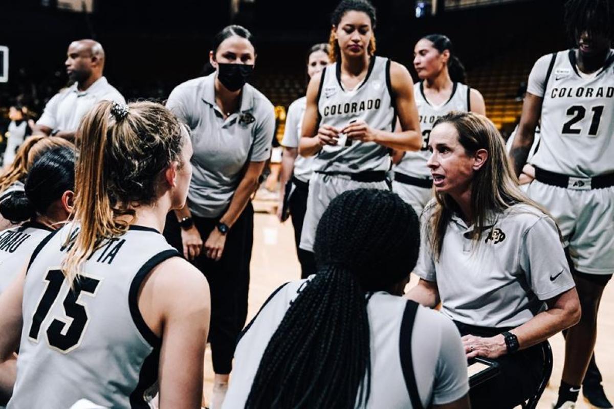 The CU women's basketball team in a huddle.