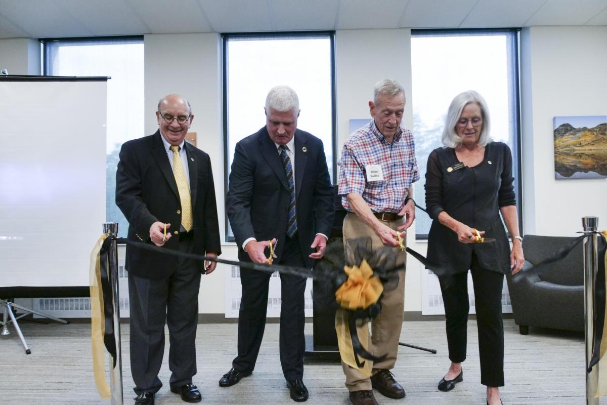 Ribbon cutting at the new Veteran and Military Affairs office