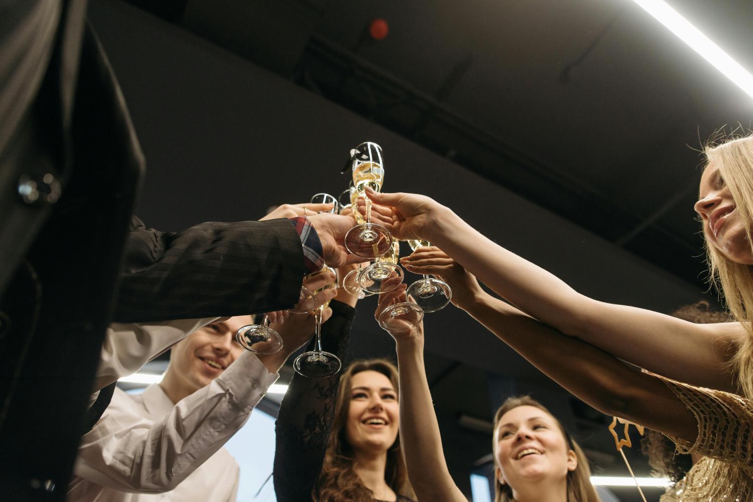 People toasting.