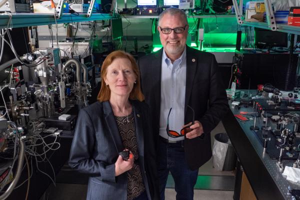 Margaret Murnane and Henry Kapteyn in their lab on campus