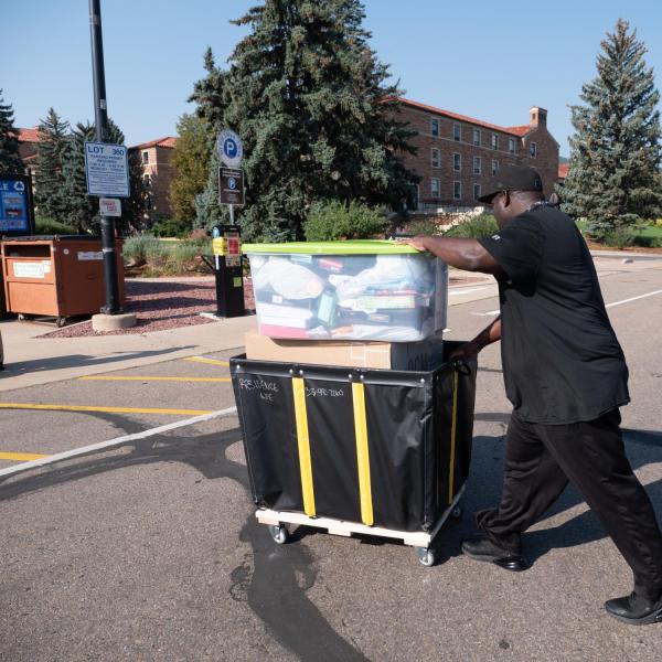 Scott Loyd, of Aurora, helps his son, DeVonte (not pictured) move into Aden Hall. DeVonte is a first year aerospace engineering major. Parents and first year students at CU Boulder move into the residence halls on Monday, August 17, 2020. They adhered to facial covering and social distancing policies. (Photo by Glenn Asakawa/University of Colorado)