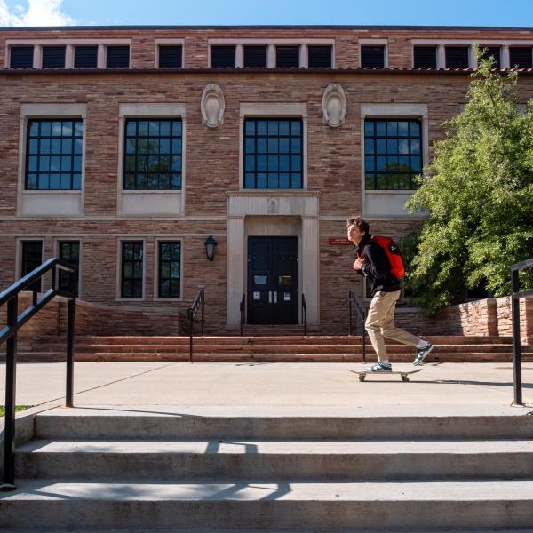 Students make their way to class on the first day of classes for CU Boulder's fall 2021 semester. (Photo by Patrick Campbell/University of Colorado)