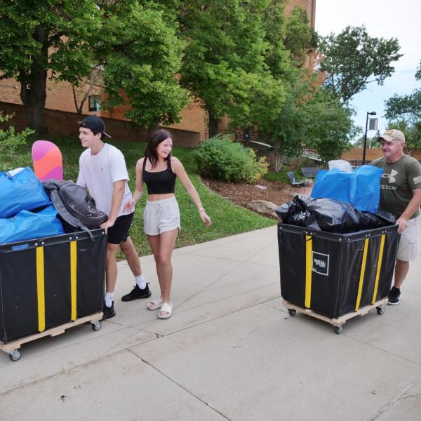 Scenes from move-in 2022