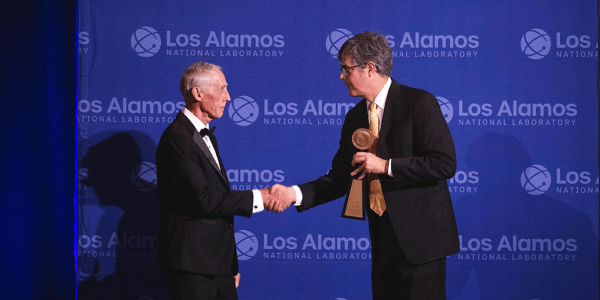 Gary Wall receives the Los Alamos Medal