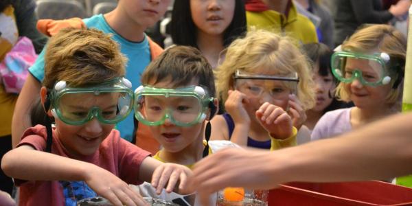 Kids participate in 'sink or swim' lab demonstration