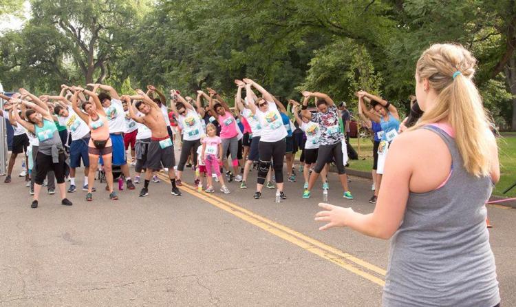 2016 participants warm up for 5K race