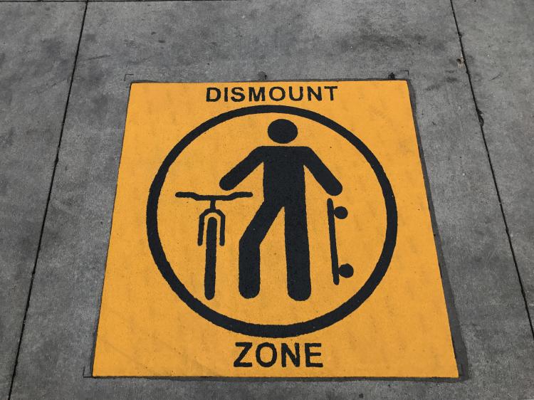 Dismount sign on campus