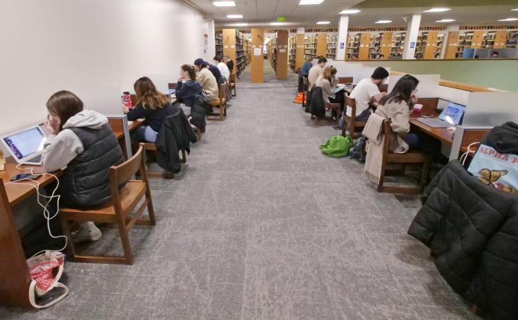 students studying in Norlin Library