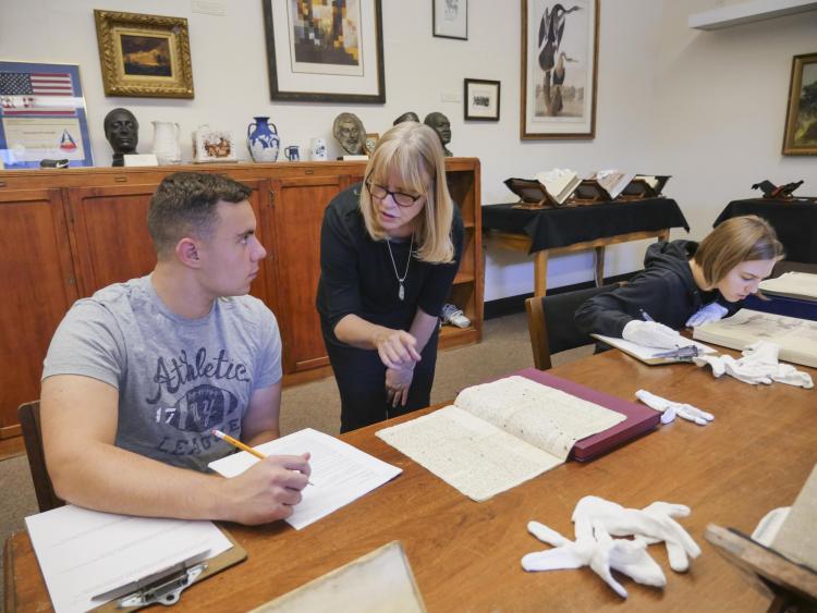 History class examines rare books in Norlin Library