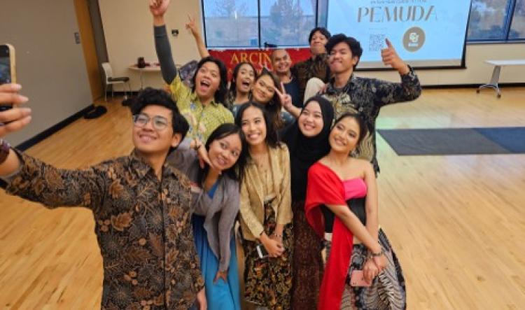 Indonesian IISMA scholarship recipients share their culture during their studies at CU