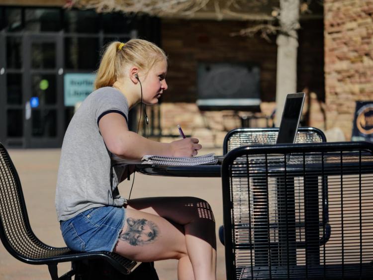 Freshman Adrienne Jacobi gets caught up in astronomy notes before spring break. Photo by Glenn Asakawa.