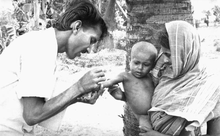 A child getting a smallpox vaccine
