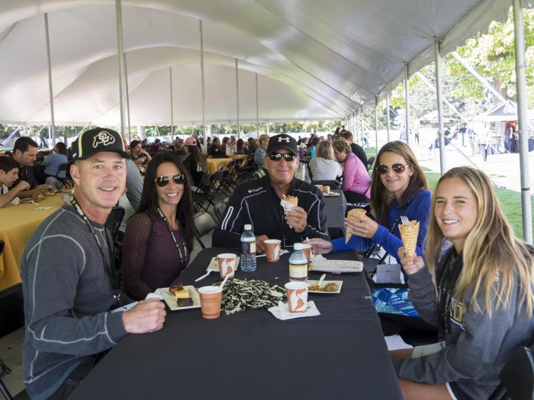 Families eating during 2017 Family Weekend
