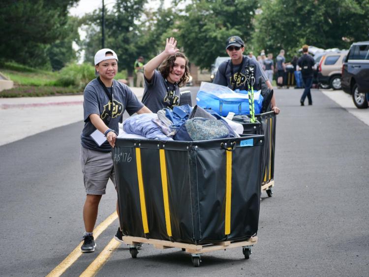 Campus volunteers help out during move-in.