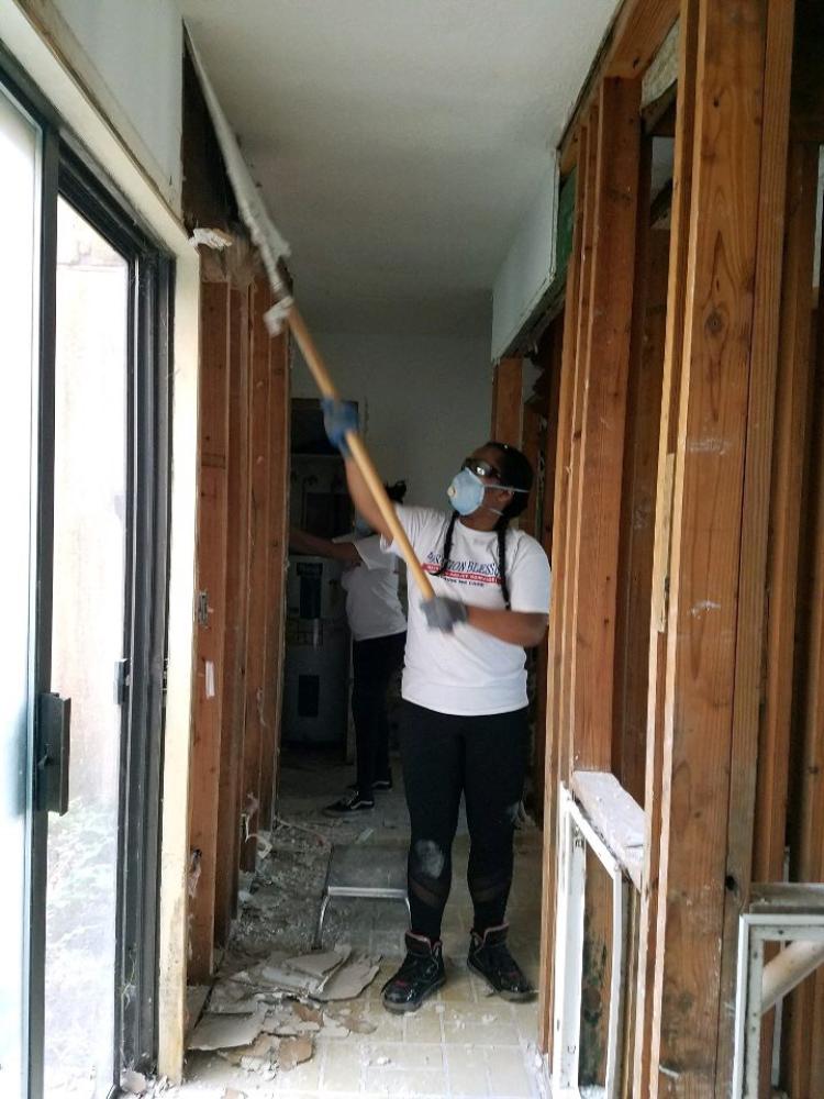 Houston | Students help rebuild homes from Hurricane Harvey.