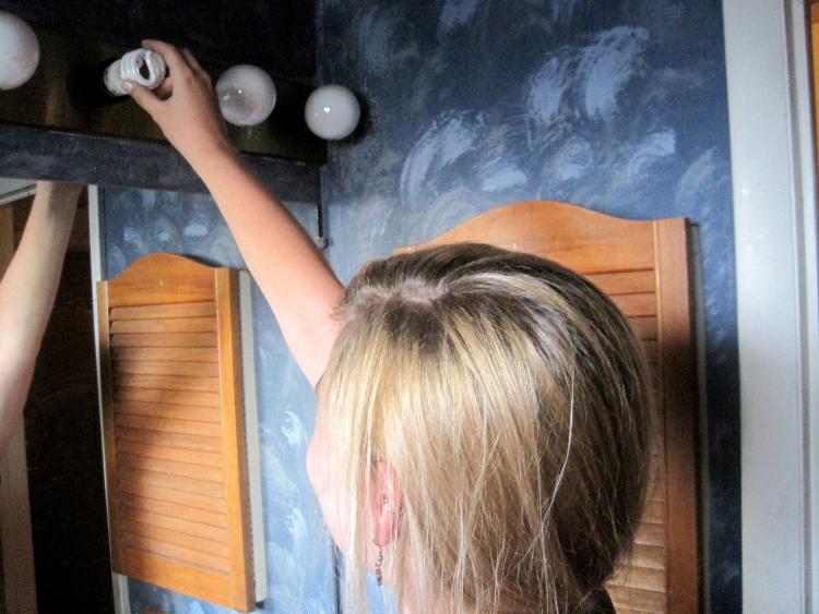 Andrea Mast updates light bulbs