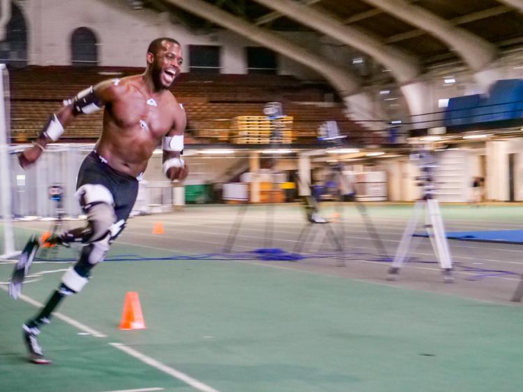 Blake Leeper sprints at the track